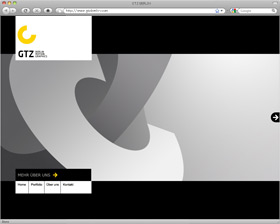 Von okamo aus Berlin gestaltete Designstudie der Website von GTZ Berlin mit stark horizontaler Gliederung (auf schwarzem Fond)