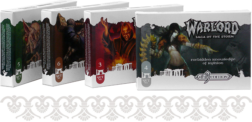 Mehrere Verpackungen der von okamo aus Berlin für die Phoenix Interactive GmbH gestalteten Package-Designs des Card Games „Warlord – Saga of the Storm“